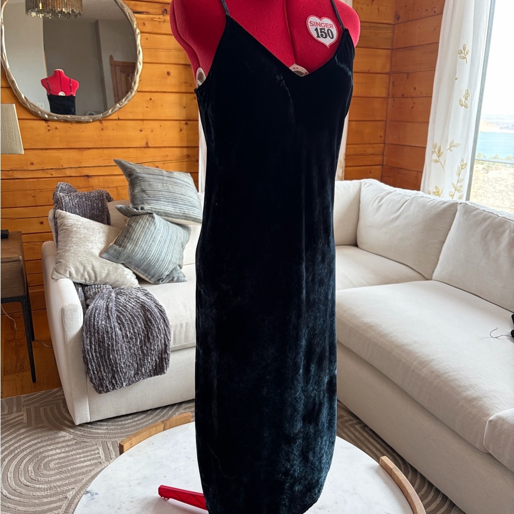 Bella Dahl Luxurious Black Velvet Dress